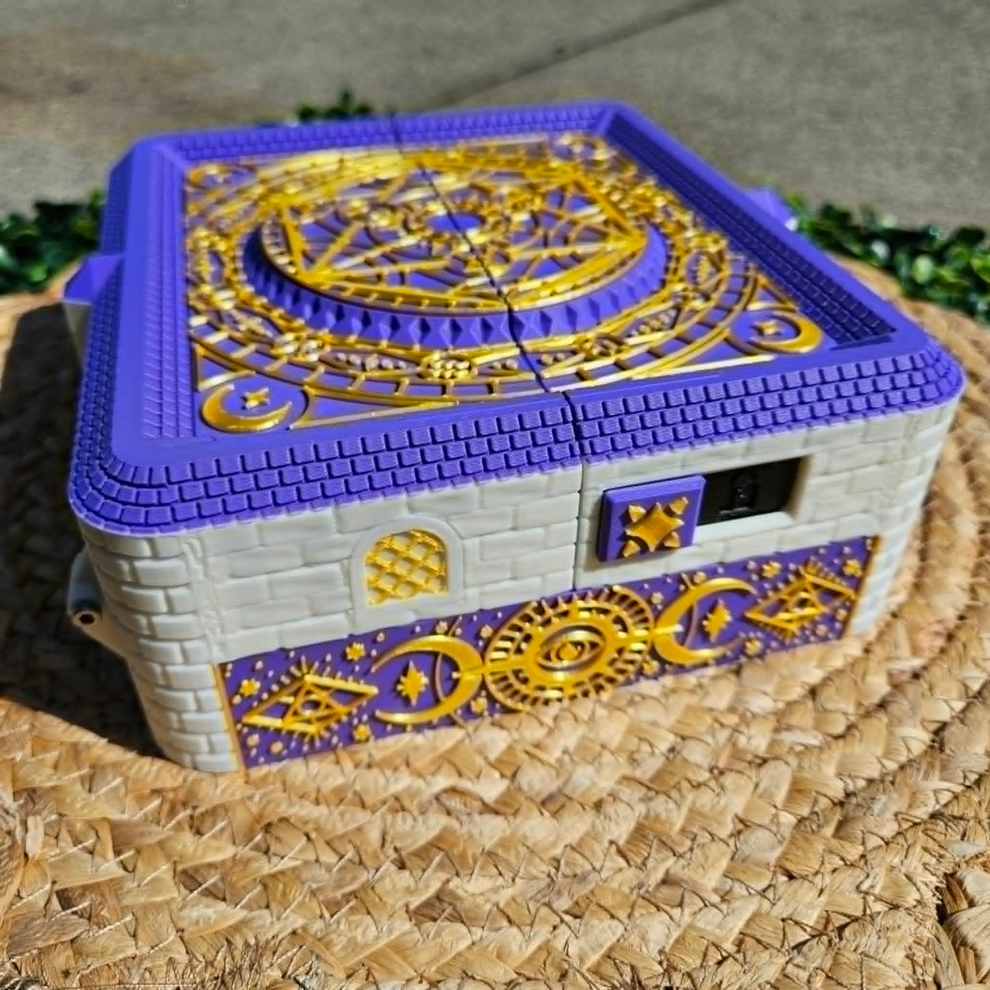 Wizard Dungeons and Dragons Tracking Chest